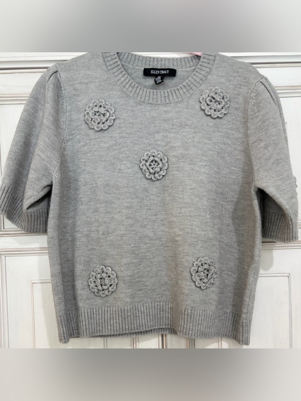 NWOT SZ L Ellen Tracy Light Gray Crewneck Sweater with Crochet Floral Appliques